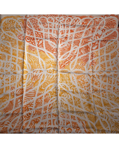 Carré Hermès lumineux aux nuances chaudes