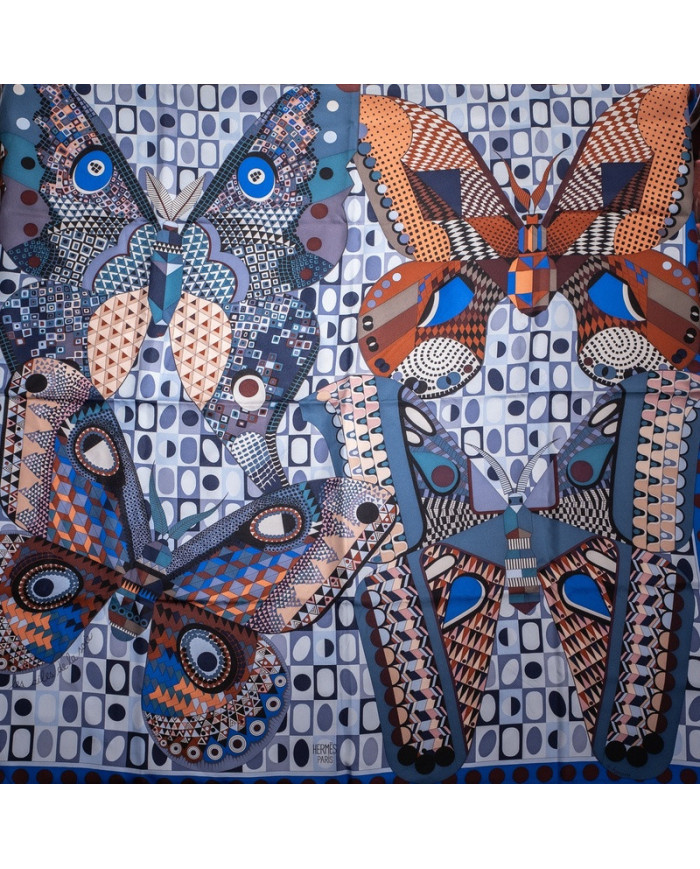 Carré Hermès aux motifs géométriques